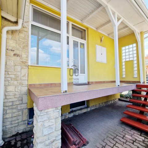 Eladó téglalakás, Vecsésen 144.9 M Ft, 3 szobás