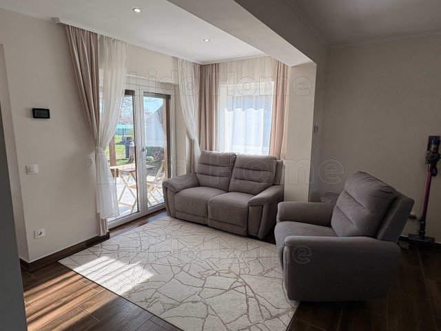 Eladó családi ház, Péren 99.9 M Ft, 3 szobás