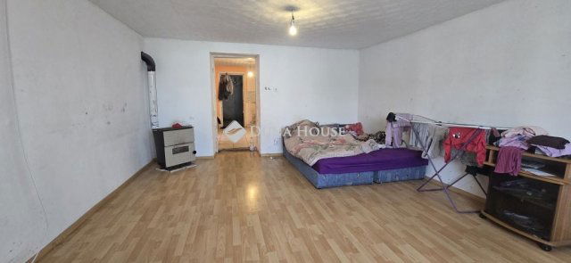 Eladó családi ház, Alapon 9.9 M Ft, 2 szobás