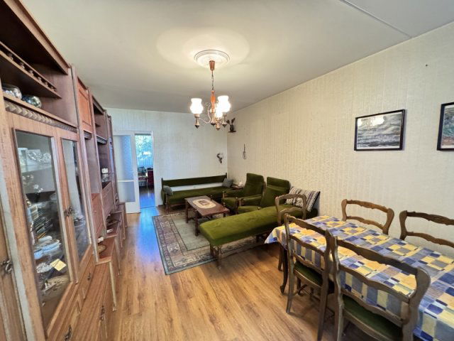 Eladó panellakás, Pécsett 52.9 M Ft, 3 szobás