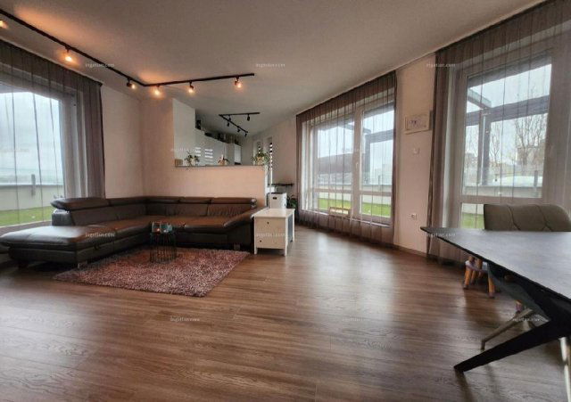 Eladó téglalakás, Budapesten, XXI. kerületben 184 M Ft, 4 szobás