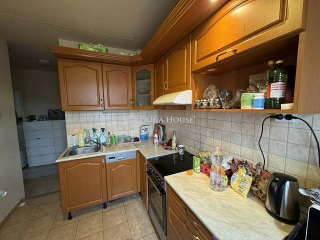 Eladó panellakás, Pécsett 48.9 M Ft, 3 szobás