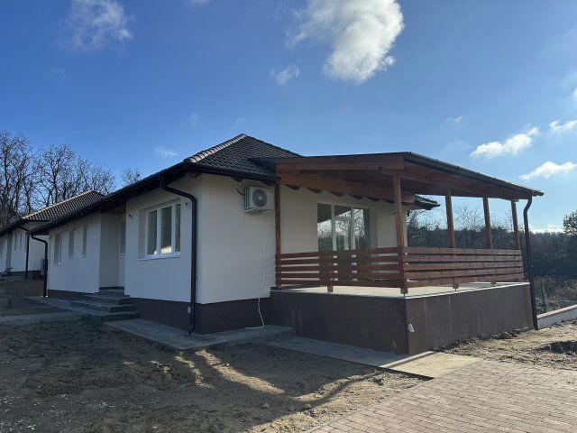 Eladó ikerház, Gödöllőn 114.99 M Ft, 3 szobás