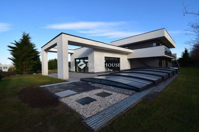 Eladó családi ház, Mogyoródon 550 M Ft, 7 szobás