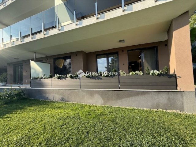 Eladó téglalakás, Pécsett 175 M Ft, 4 szobás