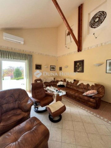 Eladó családi ház, Szálkán 159.9 M Ft, 3 szobás