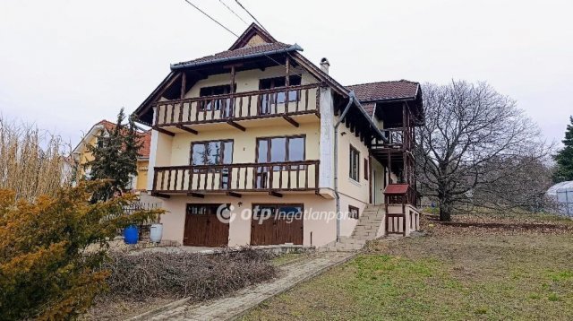 Eladó családi ház, Gödöllőn 159 M Ft, 9+1 szobás