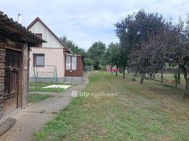 Eladó családi ház, Hosszúpályin 9.9 M Ft, 1 szobás