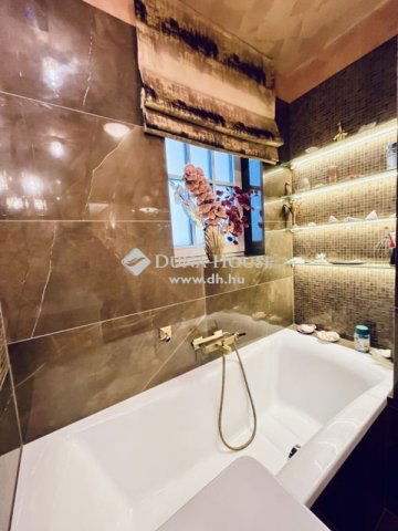 Eladó téglalakás, Budapesten, I. kerületben 239.9 M Ft, 3 szobás