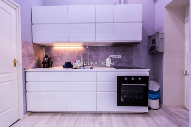 Eladó téglalakás, Budapesten, VI. kerületben 120 M Ft, 5 szobás