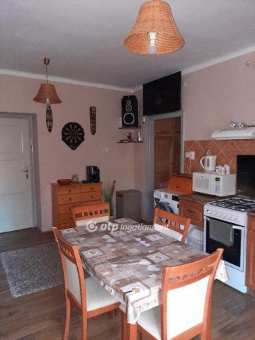 Eladó téglalakás, Pécsett 59.9 M Ft, 3 szobás