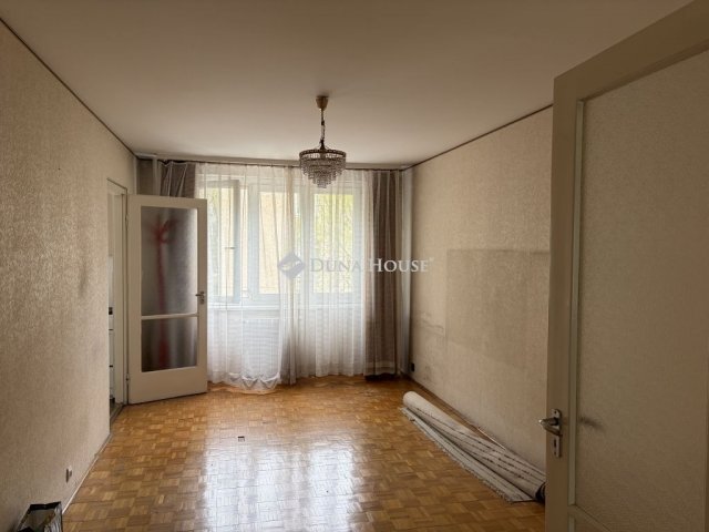 Eladó panellakás, Budapesten, III. kerületben 73.7 M Ft, 3 szobás