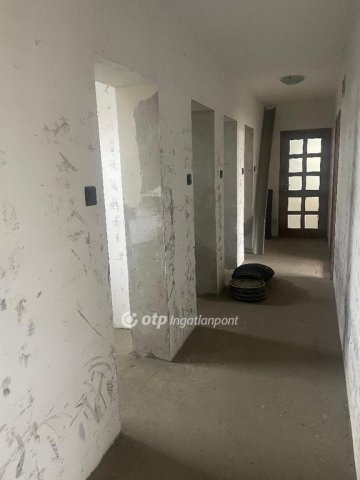 Eladó sorház, Pécsett 215 M Ft, 12+2 szobás