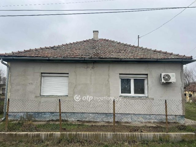 Eladó családi ház, Tápiószelén 29.9 M Ft, 2 szobás