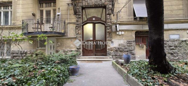 Eladó téglalakás, Budapesten, VI. kerületben 74.9 M Ft, 2 szobás
