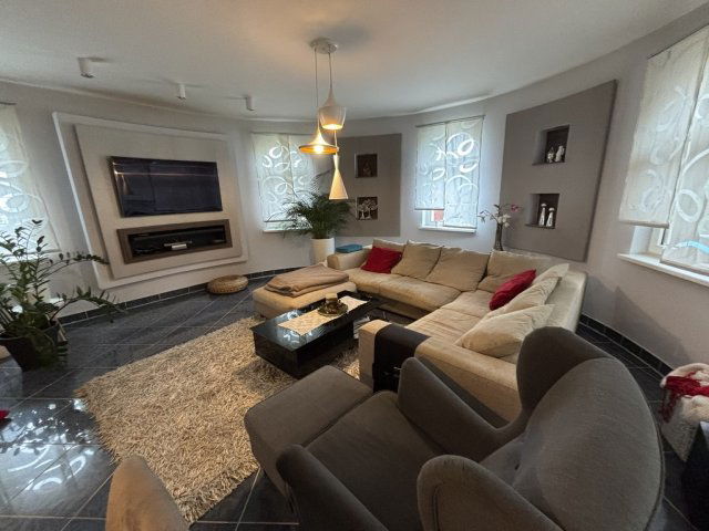 Eladó családi ház, Tiszaújvárosban 126.99 M Ft, 2+2 szobás