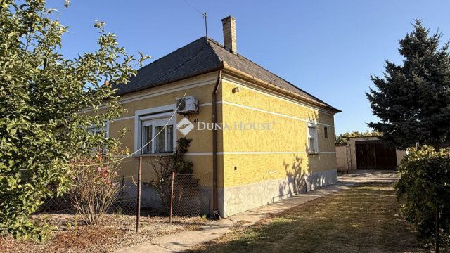 Eladó családi ház, Öttevényen 44.5 M Ft, 3 szobás