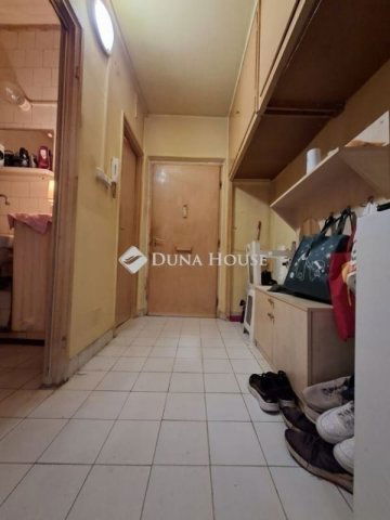 Eladó panellakás, Pécsett 39.9 M Ft, 2 szobás