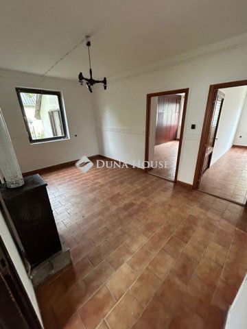 Eladó családi ház, Szigetszentmiklóson 85 M Ft, 9 szobás