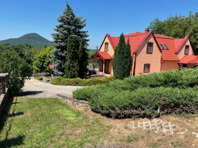 Eladó családi ház, Badacsonytomajon 199.9 M Ft, 5 szobás