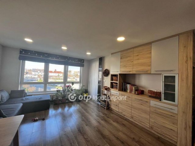 Eladó téglalakás, Zalaegerszegen 78.5 M Ft, 2+1 szobás