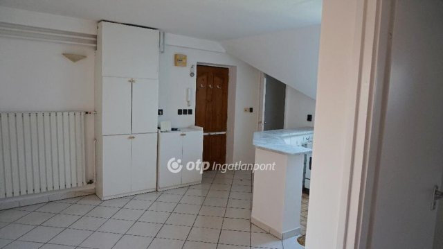 Eladó téglalakás, Gyöngyösön 47.5 M Ft, 3 szobás