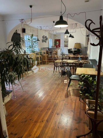 Eladó üzlethelyiség, Pécsett 119.9 M Ft / költözzbe.hu