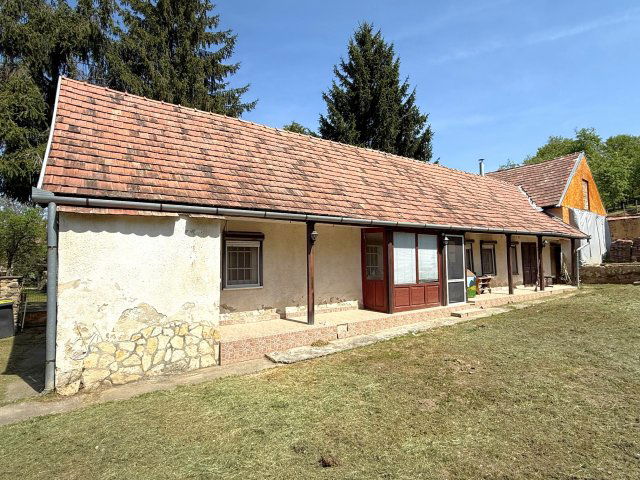 Eladó családi ház, Komlón 17.5 M Ft, 3 szobás