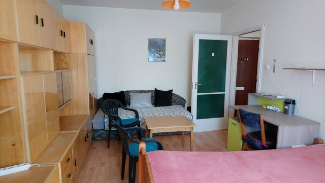 Kiadó panellakás, albérlet, Debrecenben, Sinai Miklós utcában