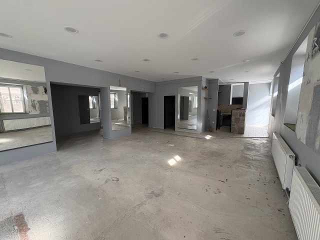 Eladó üzlethelyiség, Várpalotán 89.9 M Ft