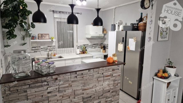 Eladó családi ház, Kecskeméten 89.9 M Ft, 5 szobás