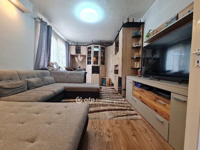 Eladó panellakás, Budapesten, III. kerületben 74.9 M Ft