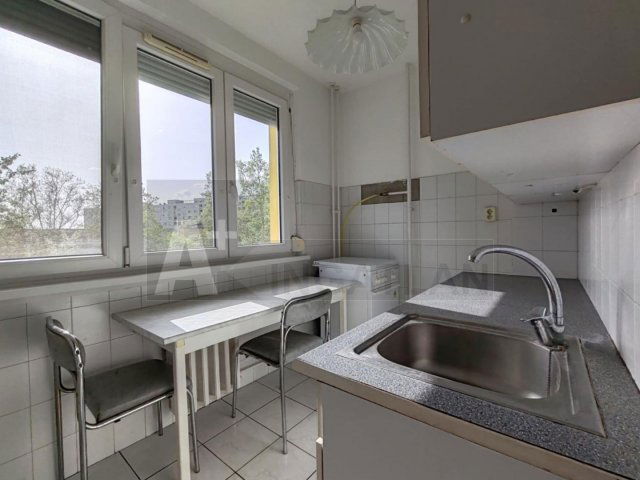 Eladó panellakás, Szegeden 40.99 M Ft, 2 szobás