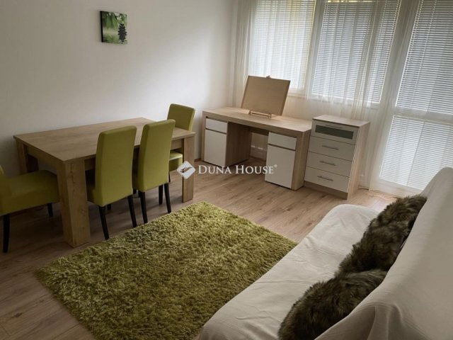 Kiadó panellakás, albérlet, Pécsett 230 E Ft / hó, 2 szobás