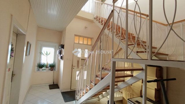 Eladó téglalakás, Mohácson 68.9 M Ft, 4 szobás