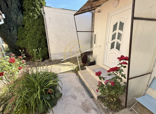 Eladó téglalakás, Pécsett 59.9 M Ft, 1 szobás