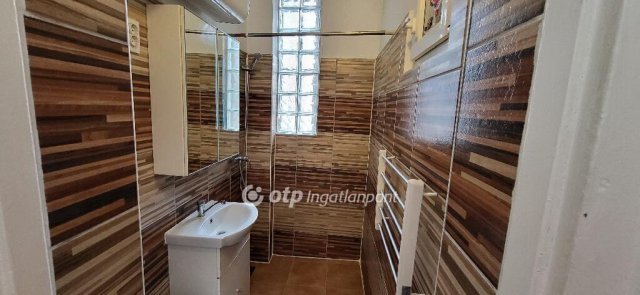 Eladó téglalakás, Budapesten, VI. kerületben 85 M Ft, 2+1 szobás