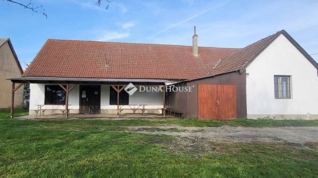 Eladó családi ház, Nagyvenyimen 38.7 M Ft, 1 szobás