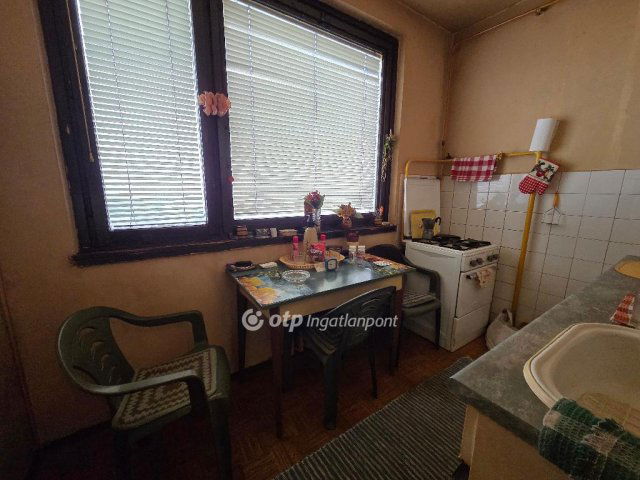 Eladó panellakás, Szegeden 36 M Ft, 1+1 szobás