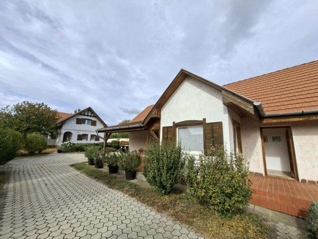 Eladó családi ház, Siófokon 109 M Ft, 5 szobás