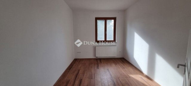 Eladó családi ház, Dányon 79.9 M Ft, 5 szobás