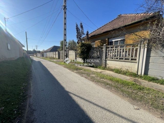 Eladó családi ház, Pilisen 29.9 M Ft, 3 szobás