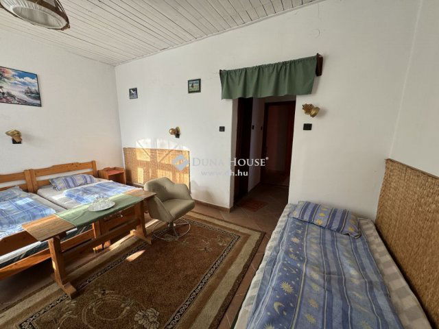 Eladó családi ház, Pilisszentlászlón 220 M Ft, 12+1 szobás