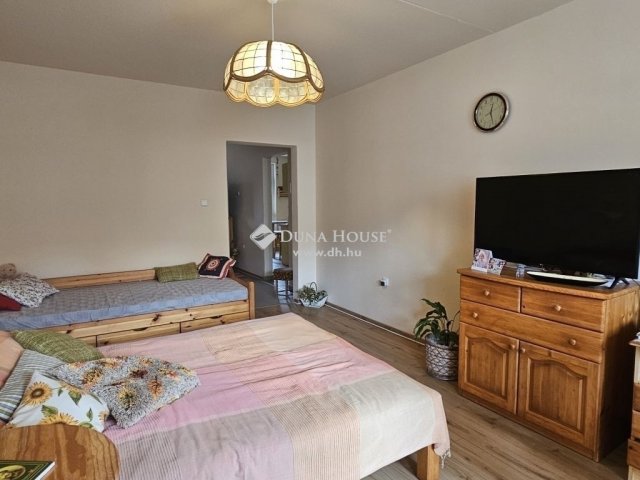 Eladó panellakás, Pécsett 44.9 M Ft, 2 szobás