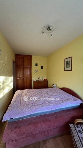 Eladó panellakás, Egerben 44.9 M Ft, 3 szobás