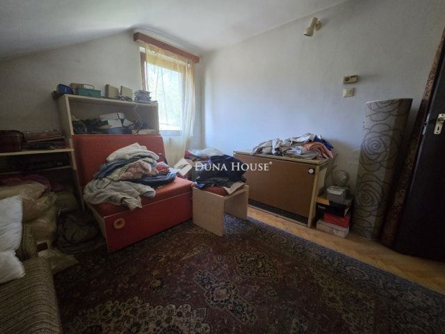 Eladó családi ház, Pécsett 44.9 M Ft, 4 szobás