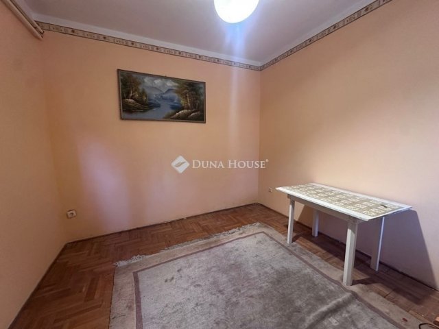 Eladó családi ház, Szegeden 180 M Ft, 7 szobás