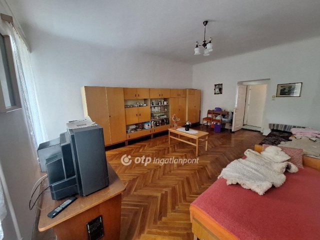 Eladó sorház, Mezőhegyesen 40 M Ft, 7 szobás