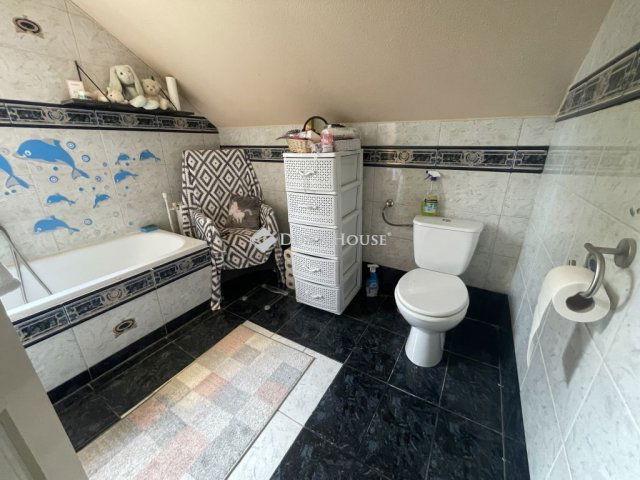 Eladó családi ház, Tahitótfalun 108.5 M Ft, 5 szobás