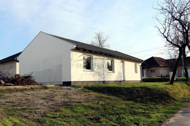 Eladó ikerház, Győrságon 70 M Ft, 4 szobás